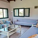 Detached House In With Garden Дом отдыха *