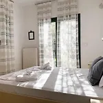 Detached House In With Garden *