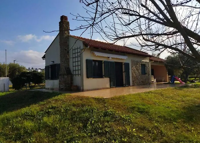 Detached House In With Garden Hébergement de vacances