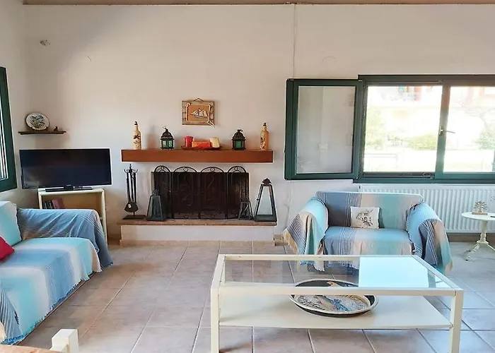 Detached House In With Garden Pefkochori