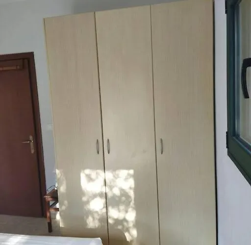 Vakantiehuis Detached House In With Garden