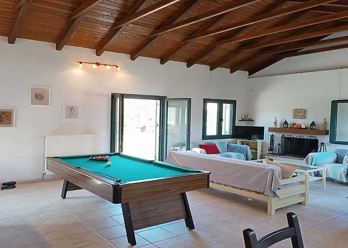 Vakantiehuis Detached House In With Garden