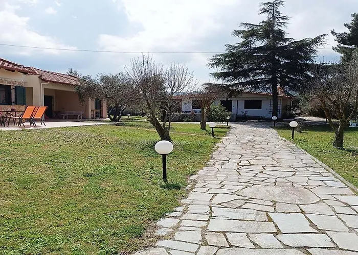 Vakantiehuis Detached House In With Garden *