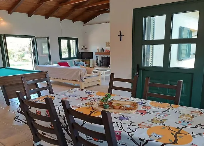 Detached House In With Garden Vakantiehuis Pefkochori