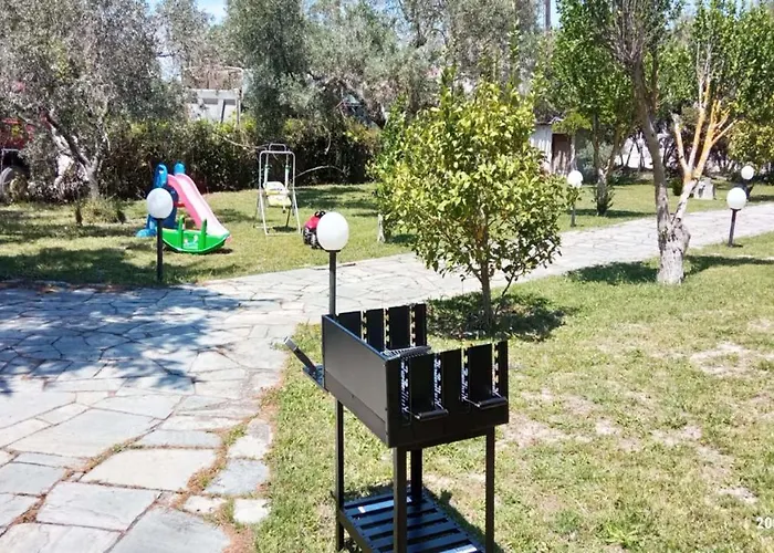 Detached House In With Garden Hébergement de vacances *