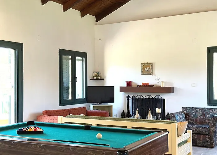 Detached House In With Garden Pefkochori