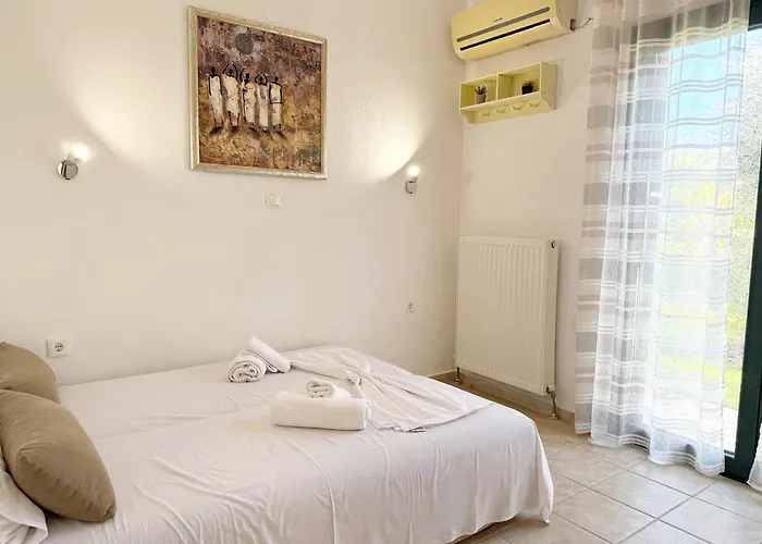 Detached House In With Garden Pefkochori
