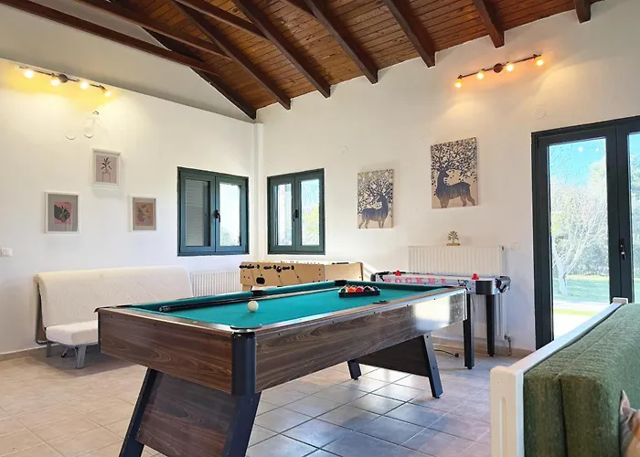 Detached House In With Garden Pefkochori