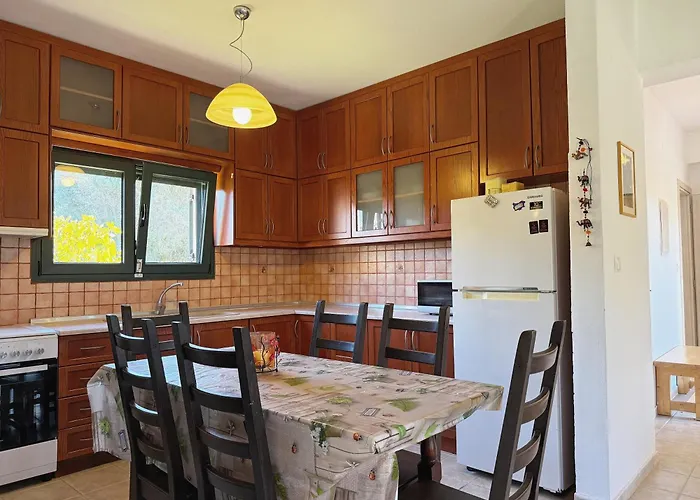 Detached House In With Garden Hébergement de vacances Pefkochori