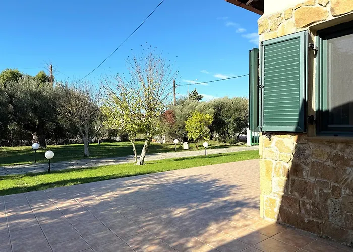 Detached House In With Garden Pefkochori