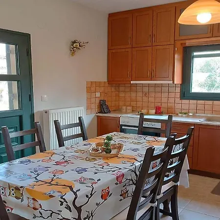 Detached House In With Garden *