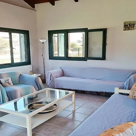 Detached House In With Garden Σπίτι διακοπών *
