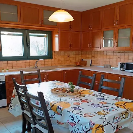 Detached House In With Garden 펜션 *