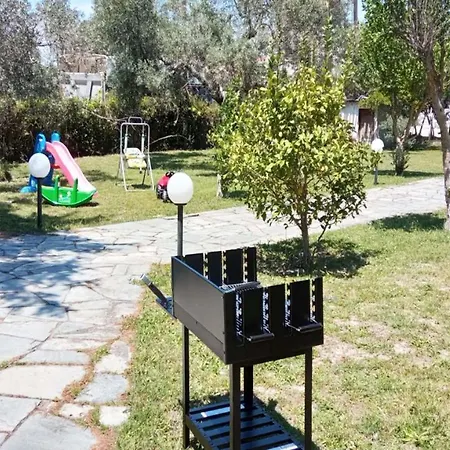 Detached House In With Garden Σπίτι διακοπών *