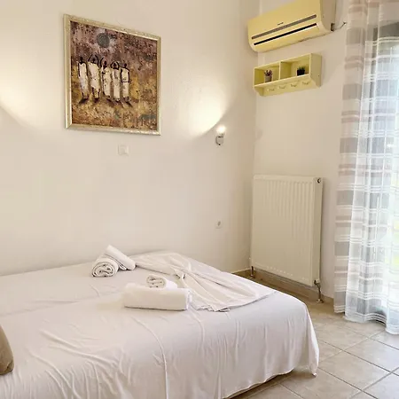 Detached House In With Garden Πευκοχώρι