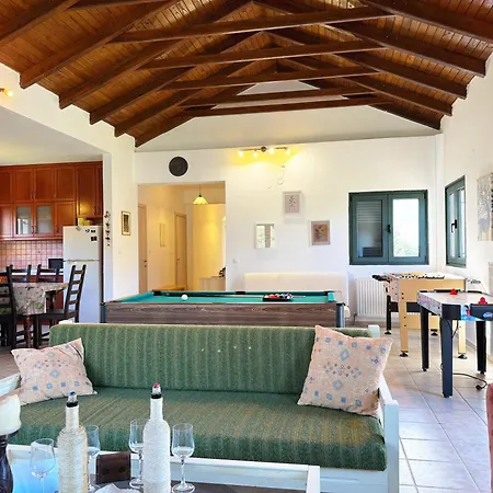 Detached House In With Garden Πευκοχώρι